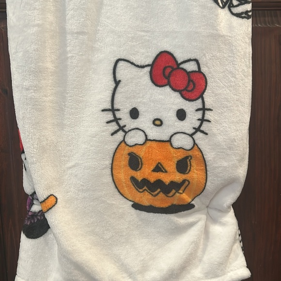 Hello kitty Halloween blanket - Picture 4 of 5